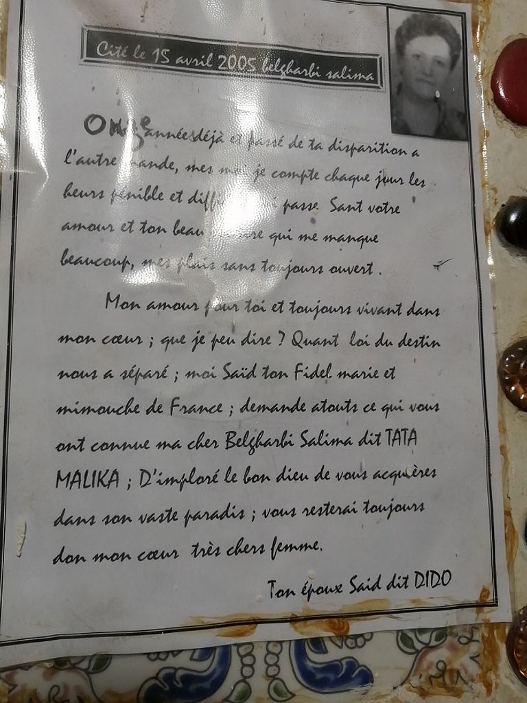 ديدو يكتب عن زوجته ويضعها أمام منزله رمضان بوثرية الملقب بـ"ديدو".. أيقونة الحب في الجزائر