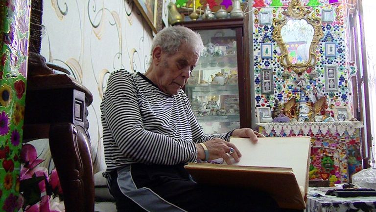 ديدو في منزله رمضان بوثرية الملقب بـ"ديدو".. أيقونة الحب في الجزائر