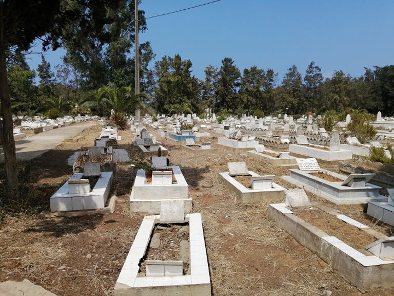 المقبرة التي تدفن بها زوجة ديدو رمضان بوثرية الملقب بـ"ديدو".. أيقونة الحب في الجزائر