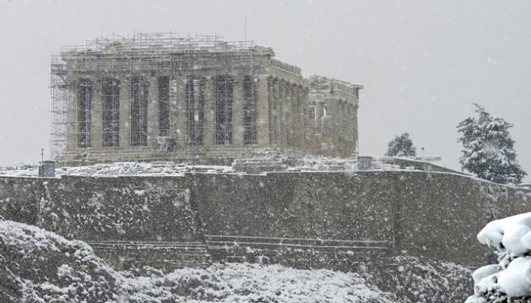 الثلوج تغطي العاصمة اليونانية أثينا