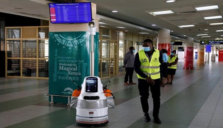 الروبوت جسيري يعمل في مطار نيروبي