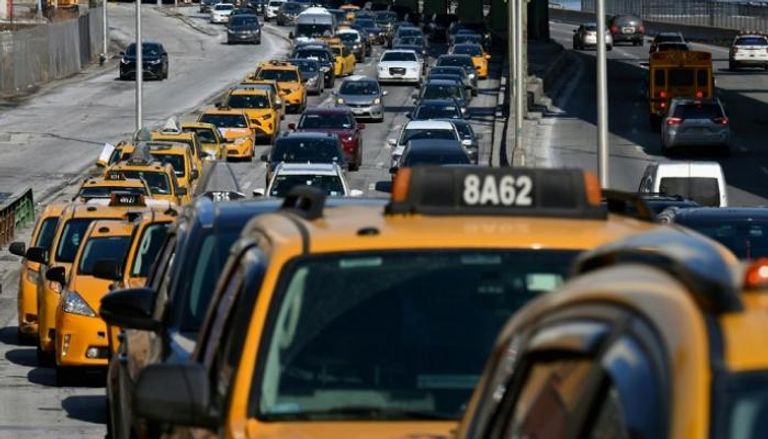 سيارات أجرة صفراء تغلق جسر بروكلين لطلب المساعدة من مدينة نيويورك – أ ف ب
