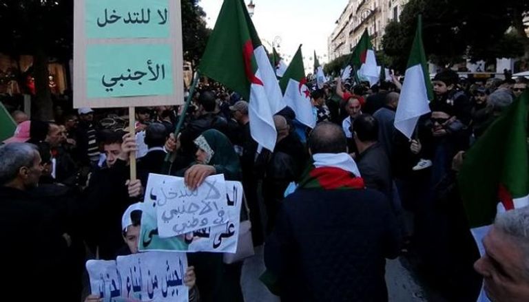 مظاهرة رافضة للمخططات الخارجية ضد الجزائر - أرشيفية