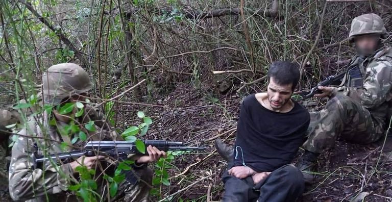 الإرهابي أبو الدحداح من أخطر عناصر القاعدة بقبضة الجيش الجزائري مظاهرة رافضة للمخططات الخارجية ضد الجزائر - أرشيفية