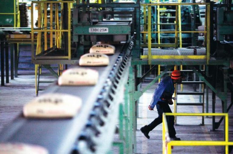 إنتاج الأسمنت والصلب يعتبر من أكبر العوامل المسببة للتلوث