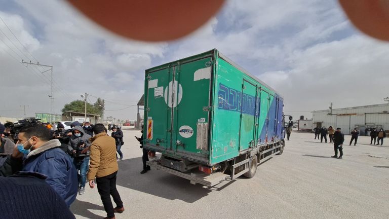 وصول جرعات لقاح كورونا إلى غزة وصول جرعات لقاح كورونا إلى غزة