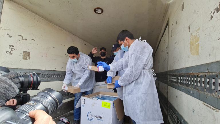 وصول جرعات لقاح كورونا إلى غزة وصول جرعات لقاح كورونا إلى غزة