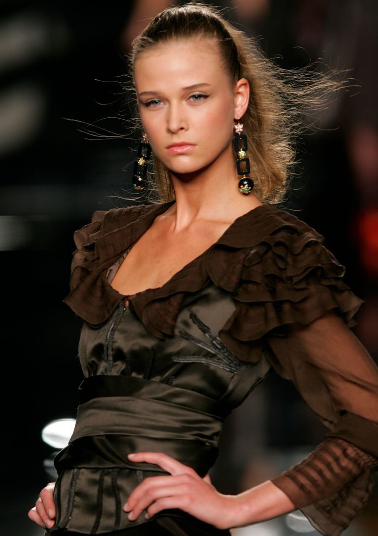 القطع الكلاسيكية التي عادت، تشهد صيحات الموضة في 2021 ملامح موضة 2021