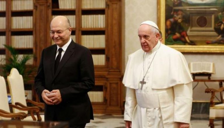 الرئيس العراقي برهم صالح خلال لقائه البابا في الفاتيكان