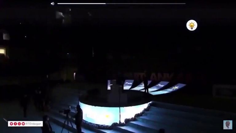 استعراض فني بمؤتمر حزب العدالة والتنمية في حضور أردوغان