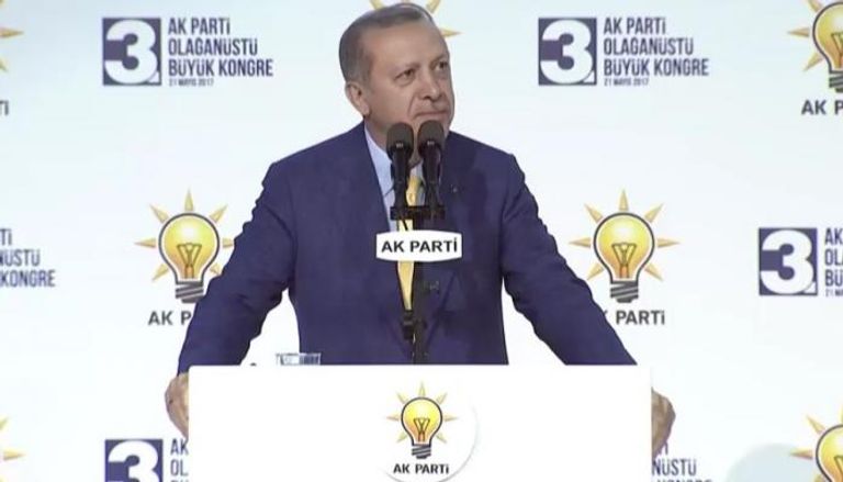 الرئيس التركي رجب طيب أردوغان خلال مؤتمر حزبه