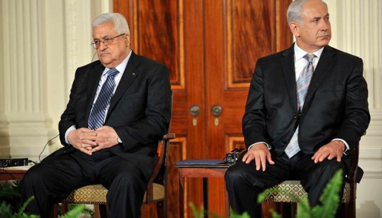 عباس ونتنياهو في لقاء سابق 