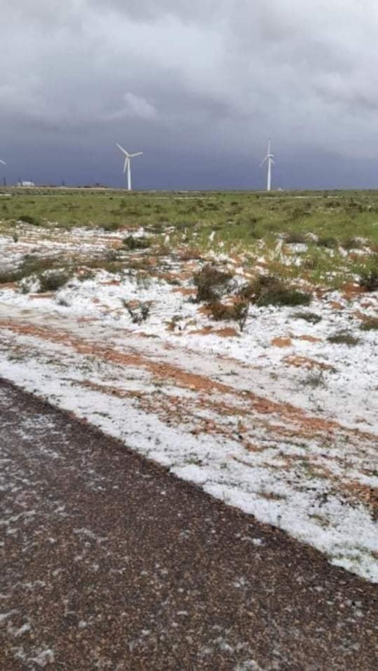 هطول أمطار ثلجية بمدينة سيدي براني في محافظة مطروح المصرية