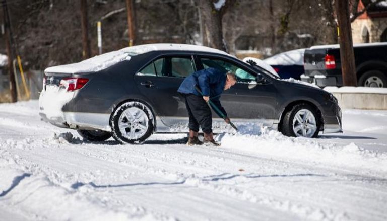 تساقط الثلوج أغلق بعض الطرق