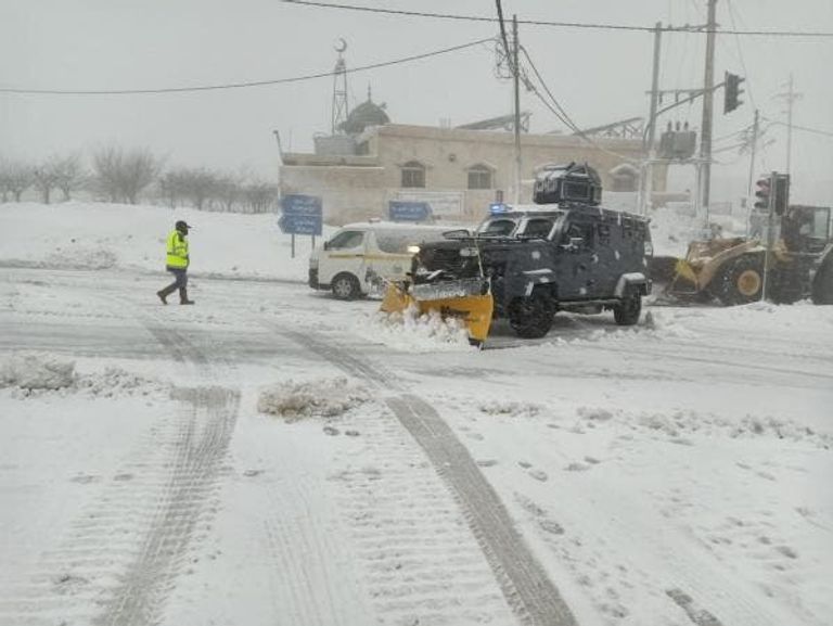 الثلوج تغطي منطقة جبلية في الأردن