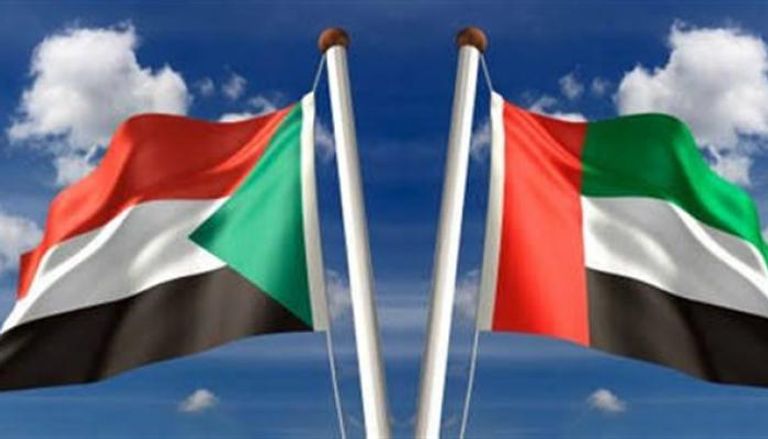 علم الإمارات يمينا والسودان يسارا