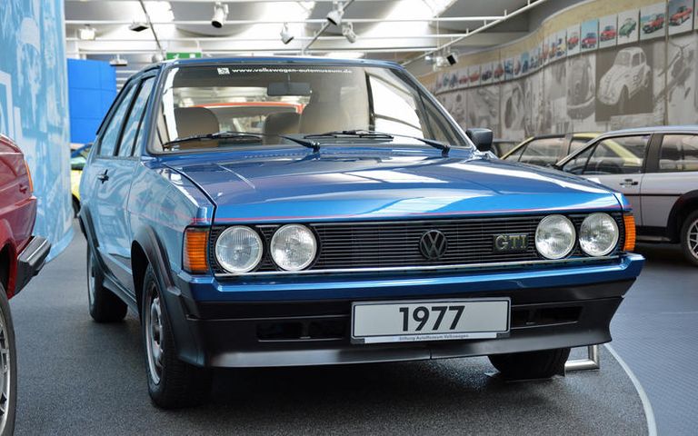 فولكسفاجن "باسات GTI" بي إم دبليو M8