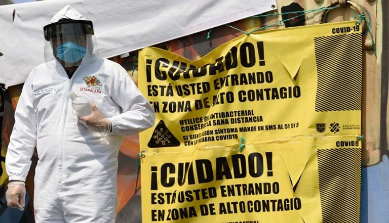 سيدة تتلقى لقاح كورونا- أرشيفية