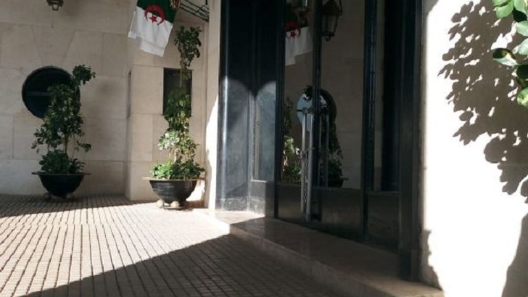 حادثة غلق البرلمان الجزائري بالأقفال الحديدية - أرشيفية مقر البرلمان الجزائري - أرشيفية