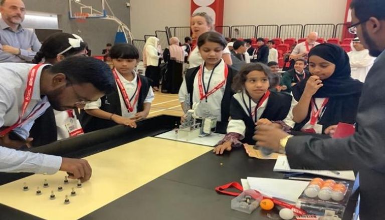  375 طالباً من 44 مدرسة على مستوى الإمارات يشاركون بمسابقة الروبوتات الموحدة  
