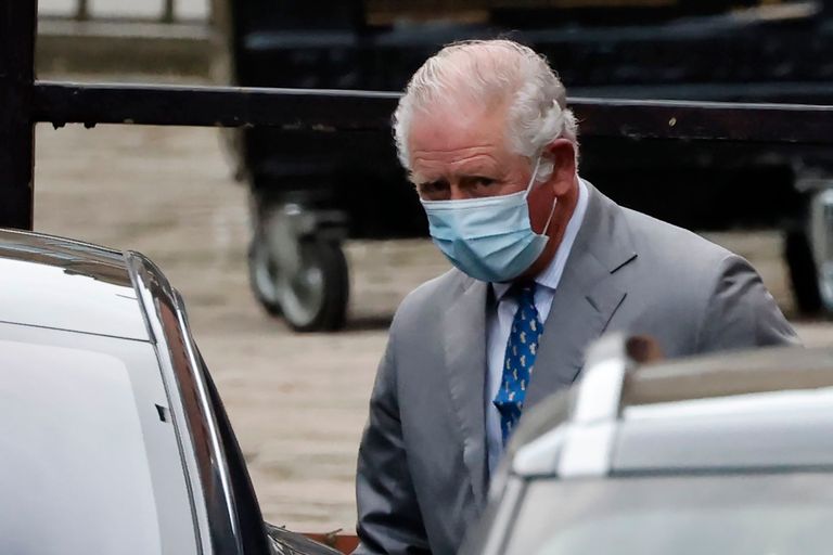 الأمير تشارلز يزور والده الأمير فيليب 