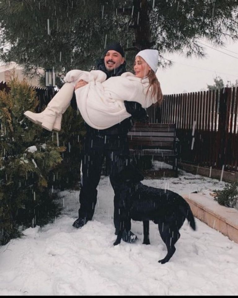 إليسا تحتفي بتساقط الثلوج في لبنان