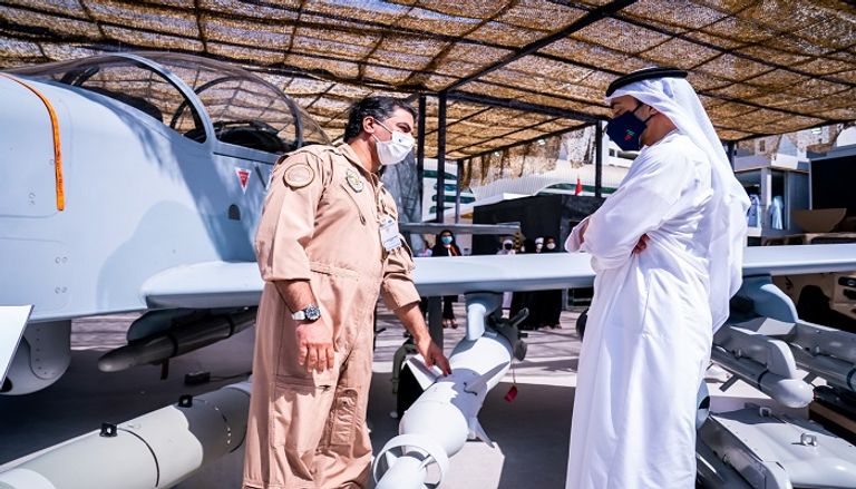 جانب من جولة الشيخ عبدالله بن زايد آل نهيان في "آيدكس 2021" جانب من جولة الشيخ عبدالله بن زايد آل نهيان في