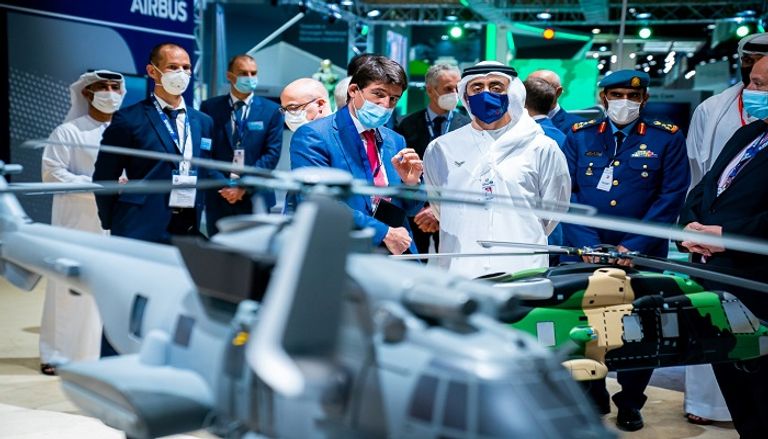 جانب من جولة الشيخ عبدالله بن زايد آل نهيان في "آيدكس 2021" جانب من جولة الشيخ عبدالله بن زايد آل نهيان في