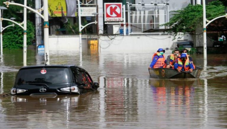 فيضانات عارمة تجتاح إندونيسيا