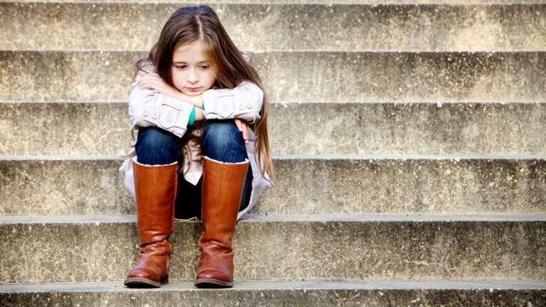 طفلة مصابة بمتلازمة توريت - تعبيرية بعض أنواع العدوى البكتيرية قد تؤدي للإصابة بمتلازمة توريت