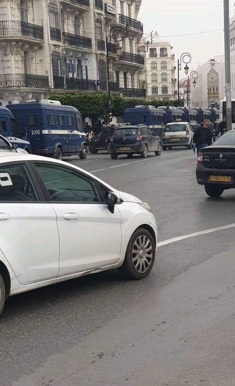 تعزيزات أمنية مشددة بالعاصمة الجزائرية تحسبا لمظاهرات الذكرى الثانية للحراك