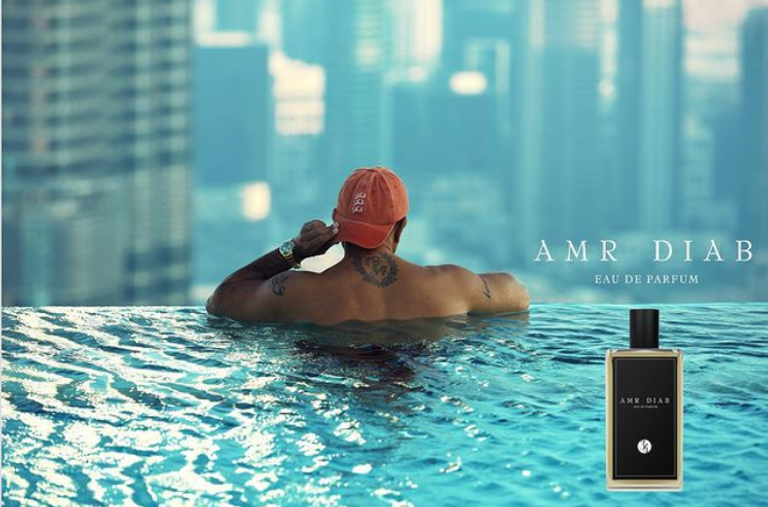 عمرو دياب مع عطره الجديد