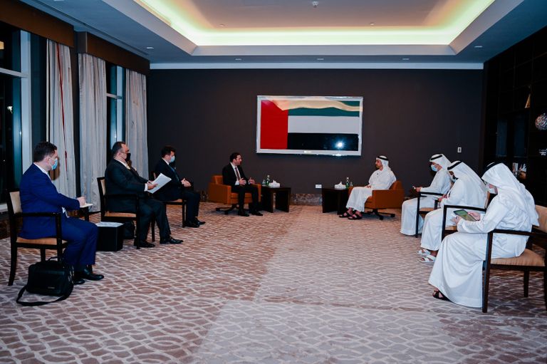 الشيخ عبدالله بن زايد آل نهيان ووزير خارجية شمال مقدونيا بعد توقيع الاتفاق