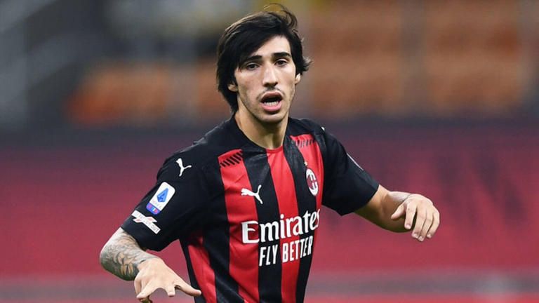 ساندرو تونالي لاعب وسط ميلان