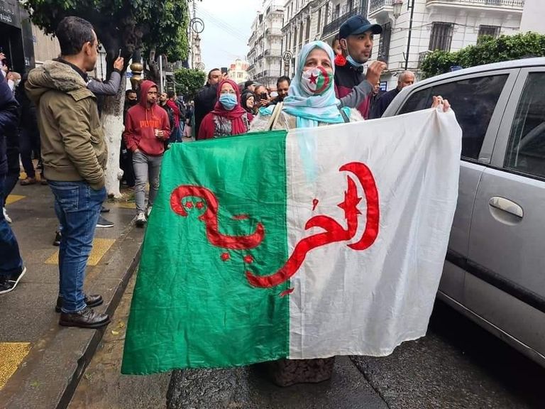 جزائريون يتظاهرون في الذكرى الثانية للحراك الشعبي