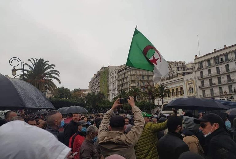 جزائريون يتظاهرون في الذكرى الثانية للحراك الشعبي