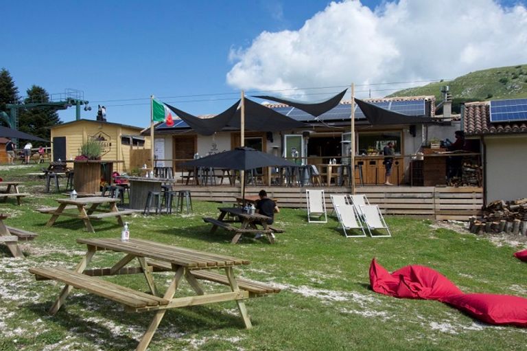 بلدة بولونيولا الإيطالية الخالية من كورونا