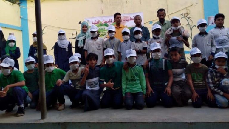 جانب من حملات نظافة طلابية في عدن