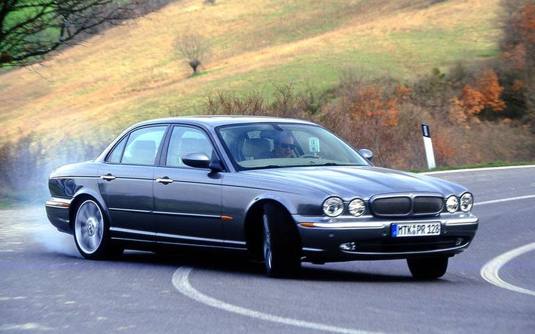 جاجوار XJR  جاجوار XJR