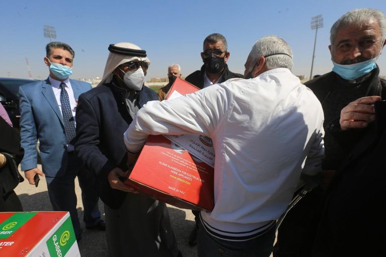 جانب من عمليات التوزيع