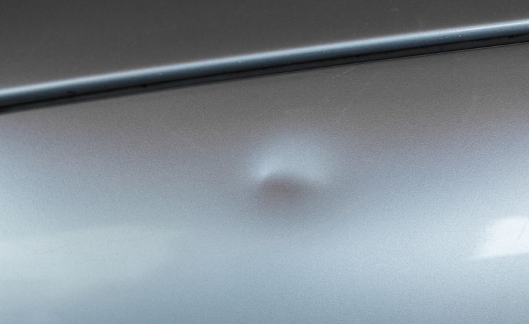 أداة معالجة التصدع والصدمات في هيكل السيارة