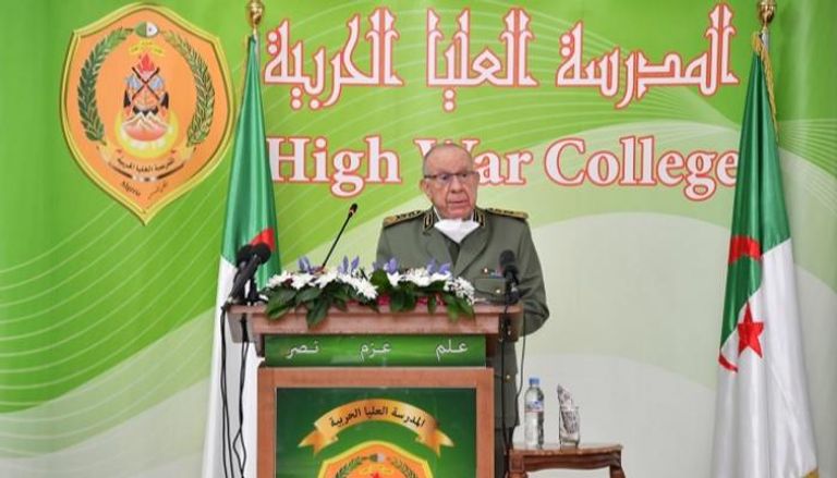 قائد الجيش الجزائري يحذر من جيل الحروب الجديدة