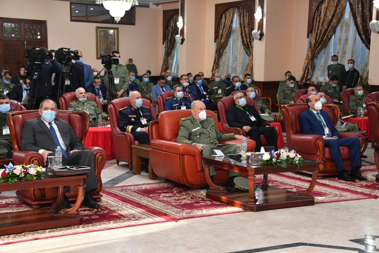 وزراء وقادة عسكريون بالملتقى