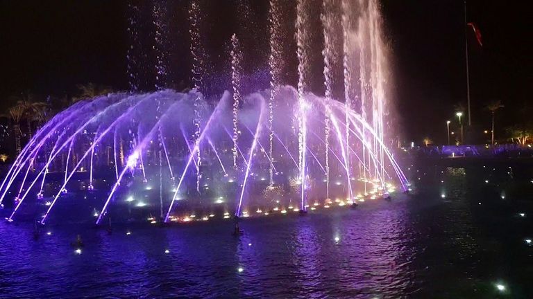 النافورة الراقصة في الكويت أبراج الكويت من معالم الدولة الشهيرة