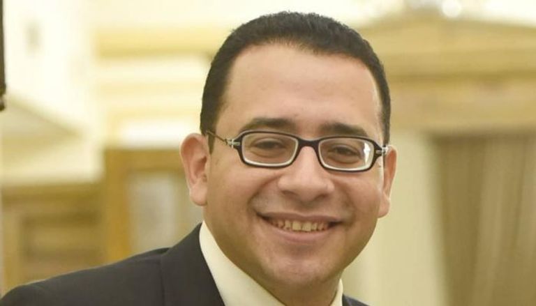 الدكتور عمرو حسن أستاذ مساعد النساء والتوليد في مصر