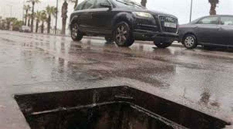 بالوعة صرف صحي دون غطاء