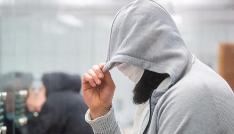 أبو ولاء تعمد إخفاء وجهه خلال جلسات المحاكمة