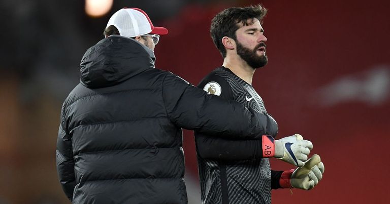 أليسون بيكر حارس ليفربول ومدربه كلوب أليسون بيكر حارس ليفربول ومدربه كلوب