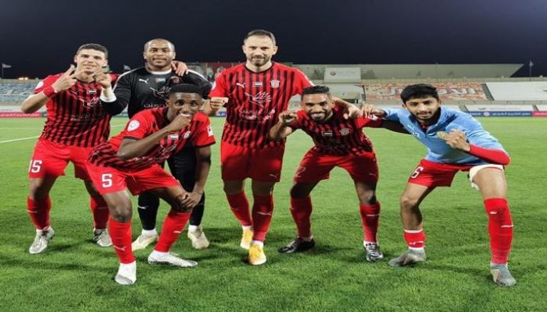 فرحة لاعبي الجزيرة بصدارة جدول ترتيب الدوري الإماراتي