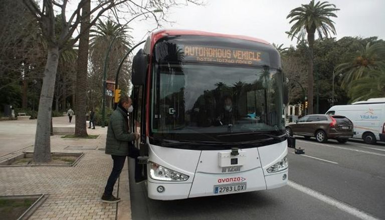  الحافلة الكهربائية الذاتية القيادة في شوارع مدينة ملقة الإسبانية